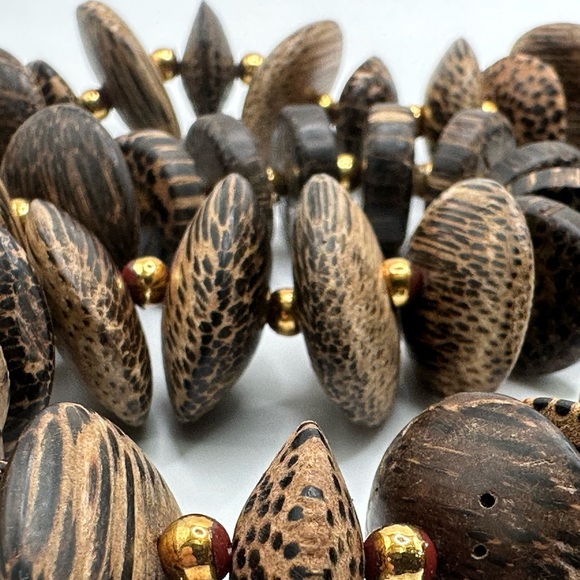 Huge safari look necklace with wood and three intriguing hunter green pieces - Picture 6 of 16